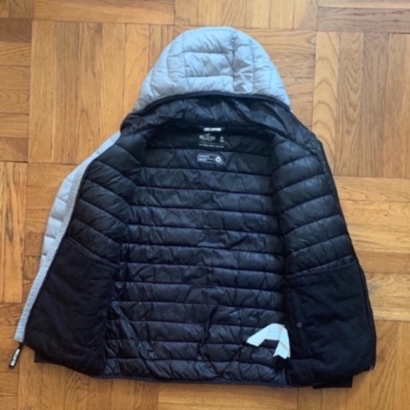 Hollister Lightweight Puffer Jacket - Picture 5 of 16